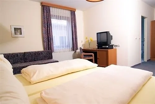 Fruehstueckspension Meyer, Familie Orthacker Graz Guest house